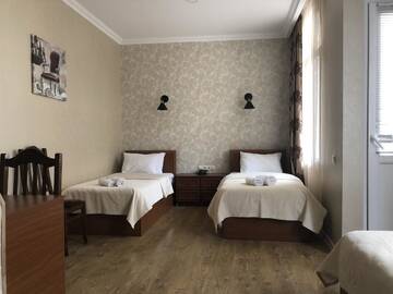 Стандартный трёхместный номер с балконом в Отеле Hotel Kalanga